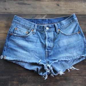 Light Washed Levi Denim Shorts
